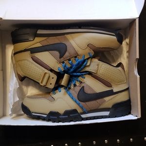 Nike Mogan Hiking Boots